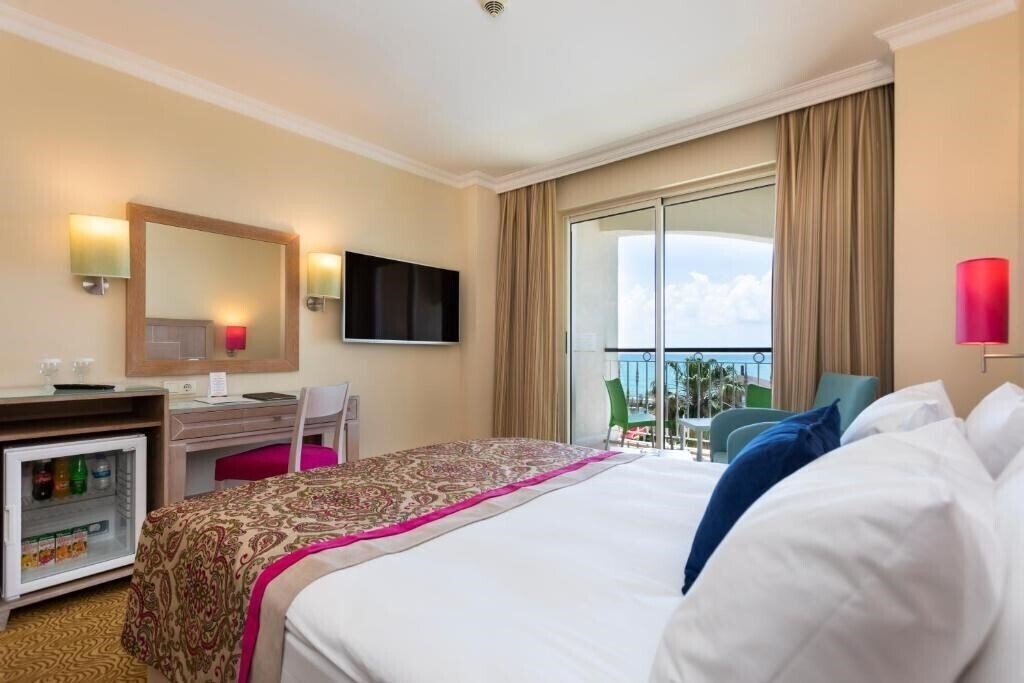 Территория Orange County Resort Hotel Belek (ex. МHoliday Hotels Belek, Vera Mare Resort) 5*