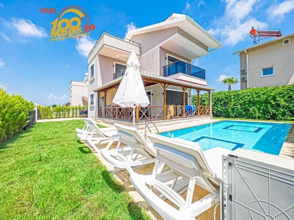 Отель Paradise Town Villa Cordelia 3*