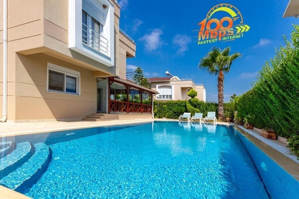 Готель Paradise Town Villa Premium 3*