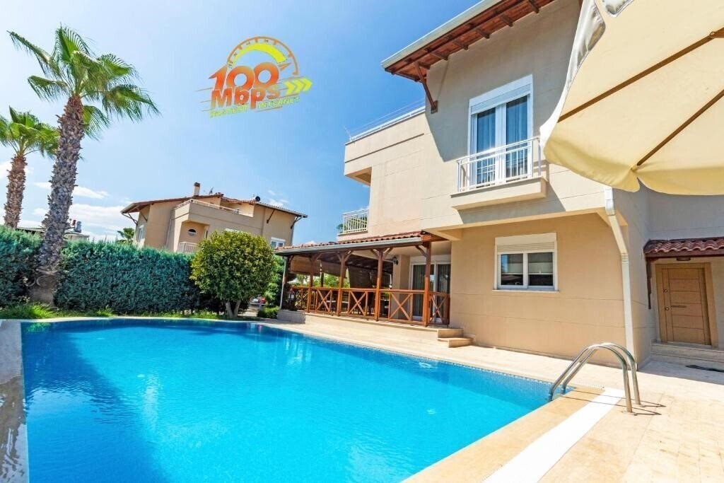 Отель Paradise Town Villa Lucky 3*