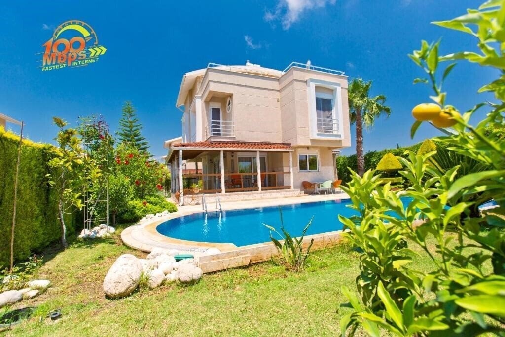 Отель Paradise Town Villa Art 3*