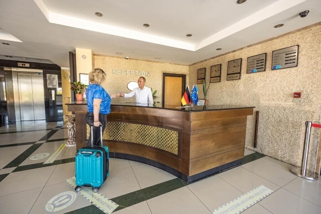 Вид Ceres Hotel 3*