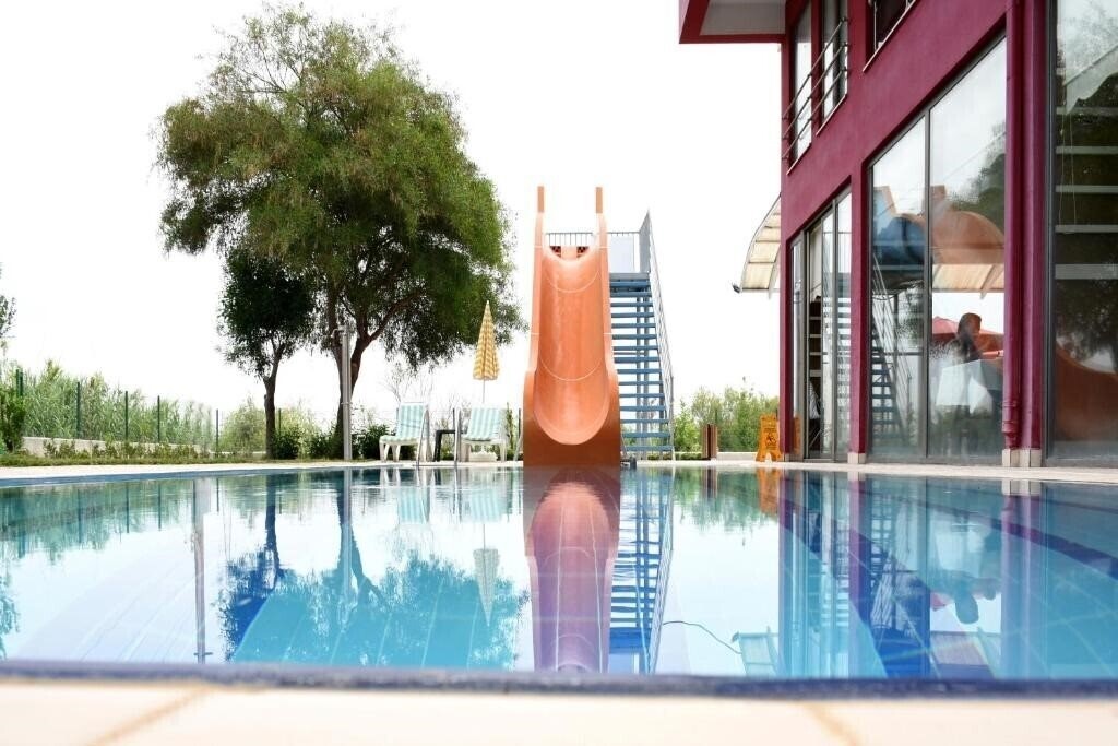 Панорама Ceres Hotel 3*