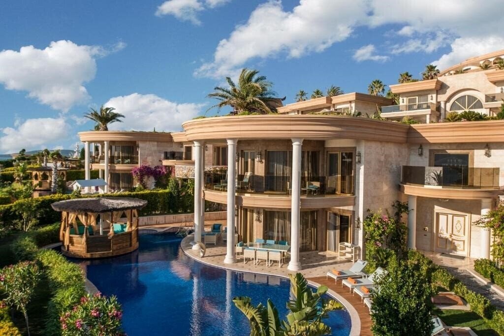 Апартаменты Golden Savoy 5*