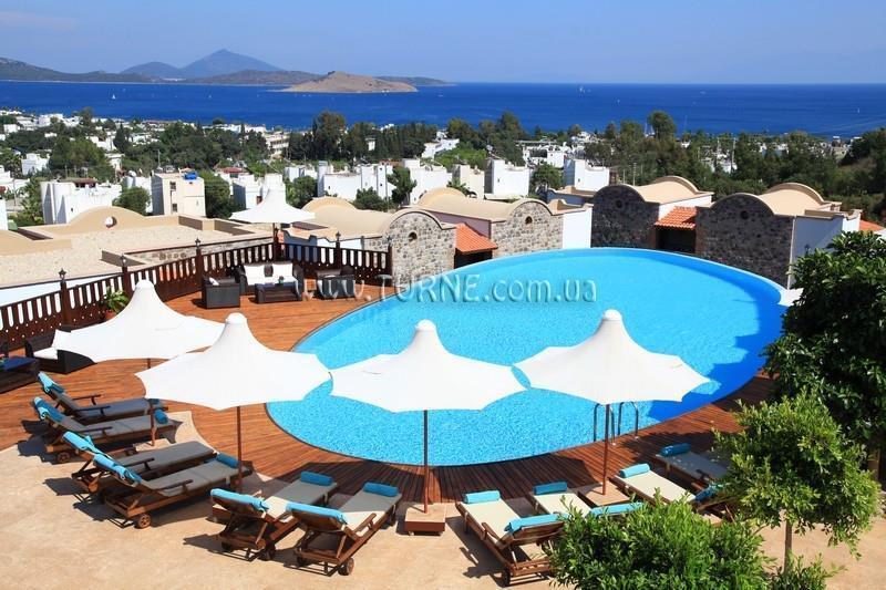 Территория Temenos Hotel 4*