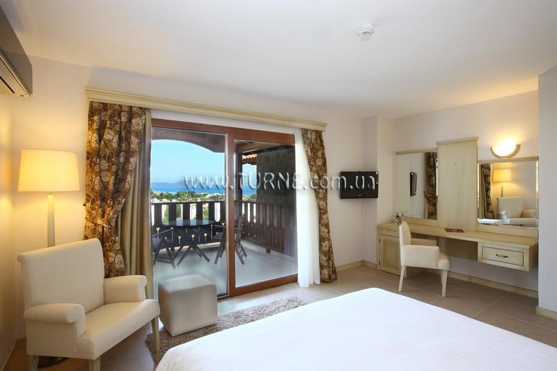 Вид Temenos Hotel 4*