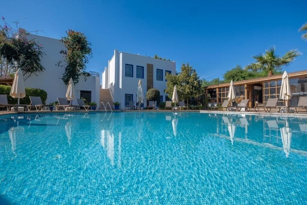 Отель Red Lion Bodrum 2*