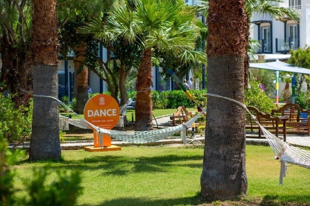 Апартаменти Charm Beach Hotel 4*