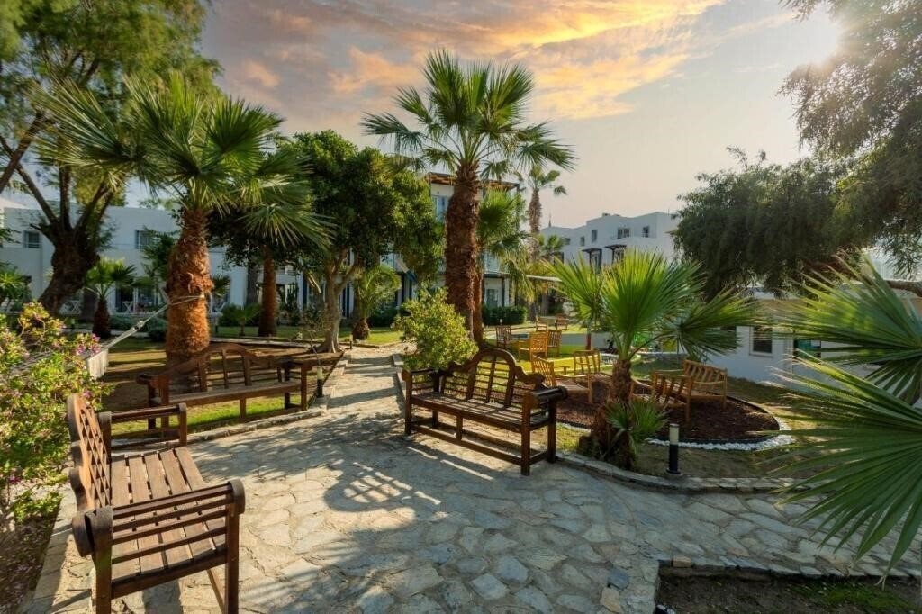 Територія Charm Beach Hotel 4*