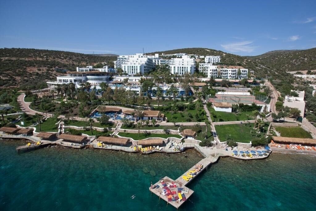 Отель Bodrum Holiday Resort & SPA (ex. Bodrum Holiday Resort, Majesty Club Hotel Belizia) 5*