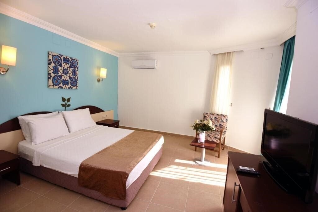 Панорама Yelken Mandalinci SPA & Wellness Hotel (ex. Club Mandalinci Beach) 4*