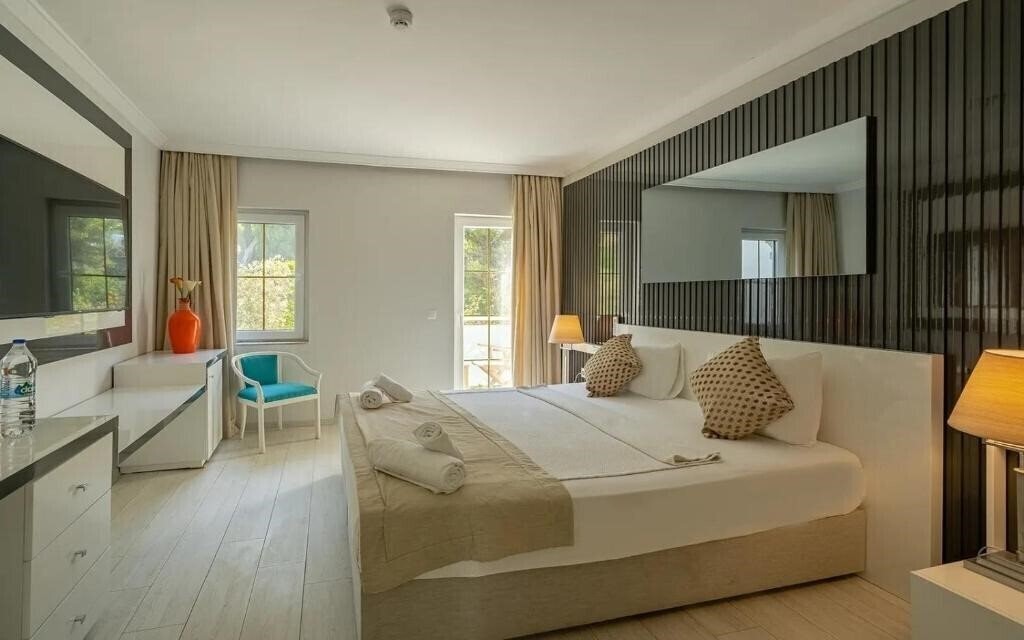 Фото Bodrum Golden Beach Hotel (ex. Golden Beach Bodrum by Jura, Golden Beach Resort & SPA, Golden Beach ) 4*