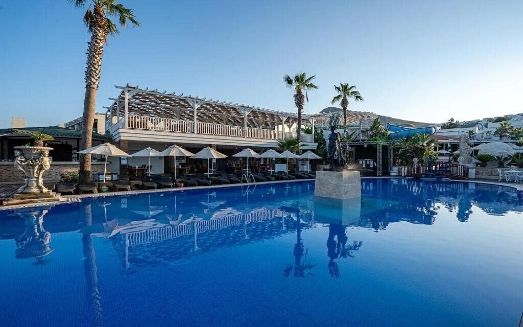 Фотография Bodrum Golden Beach Hotel (ex. Golden Beach Bodrum by Jura, Golden Beach Resort & SPA, Golden Beach ) 4*