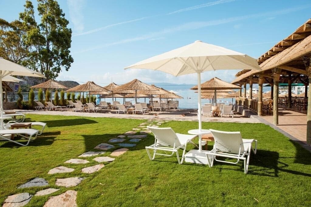 Территория Sentido Bellazure (ex. Bellazure Hotel, Club Mavi Hotel & Suites) 4*