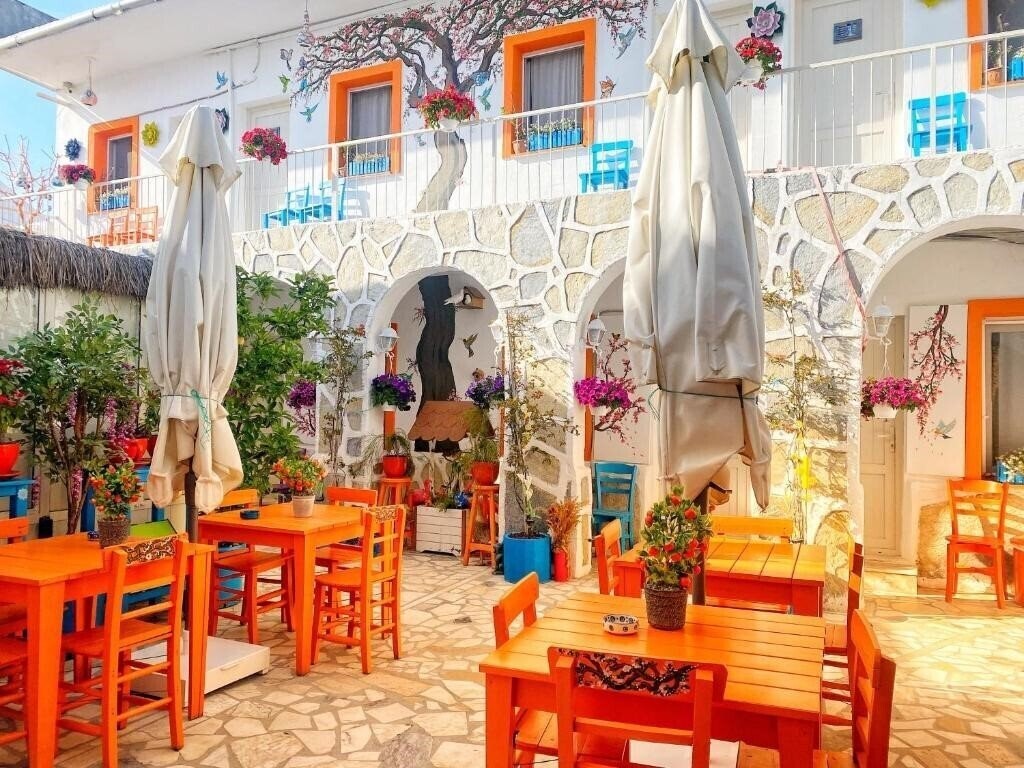 Фотографія Bodrum Sade Butik Pansiyon (ex. Bodrum Sade Pension, Sade Butik Otel, Sade Boutique Hotel) 3*