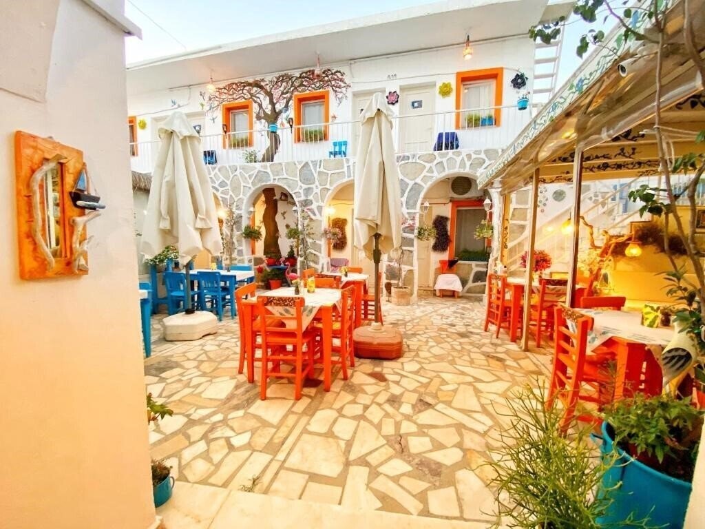Вид Bodrum Sade Butik Pansiyon (ex. Bodrum Sade Pension, Sade Butik Otel, Sade Boutique Hotel) 3*