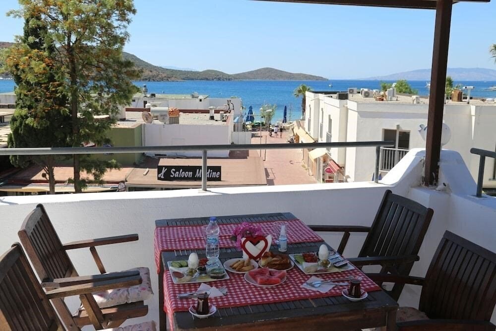 Панорама Cavus Hotel & Apart (ex. Bitez Otel) 2*