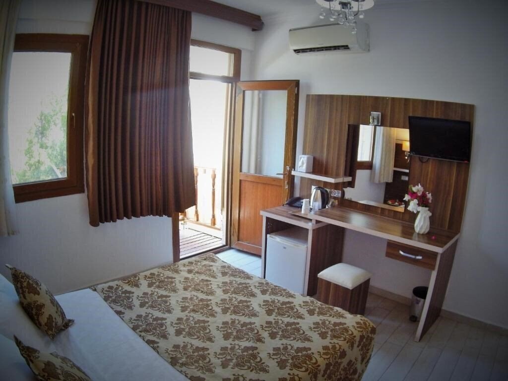 Панорама Manuela Hotel 3*