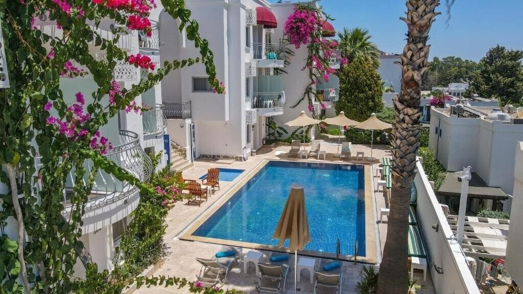 Панорама La Brezza Suite & Hotel 3*