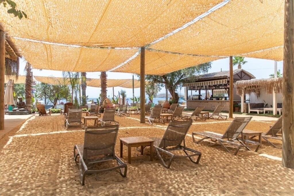 Территория Kefi Beach & Suites 4*