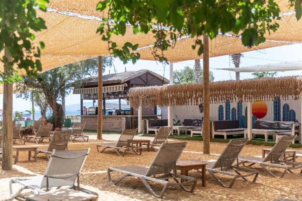 Апартаменты Kefi Beach & Suites 4*