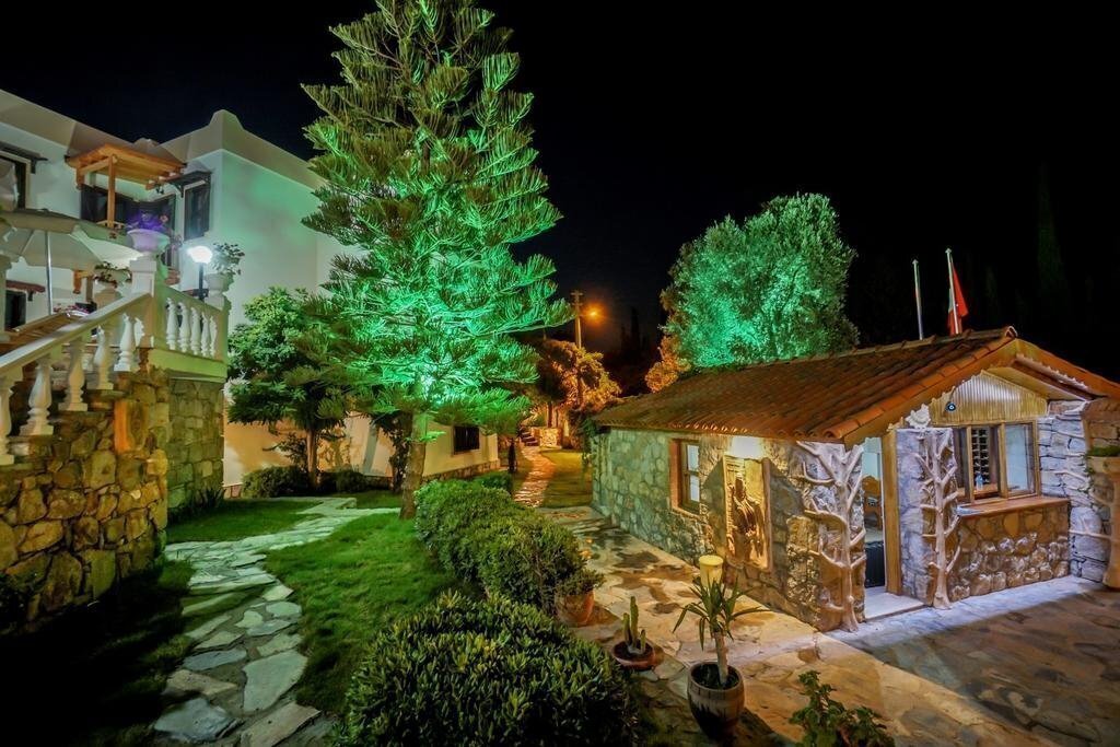 Отель Mira Suites 3*