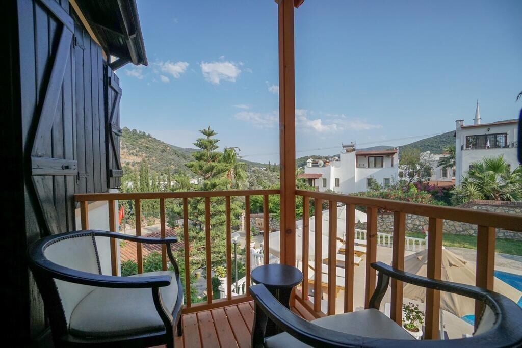 Вид Mira Suites 3*