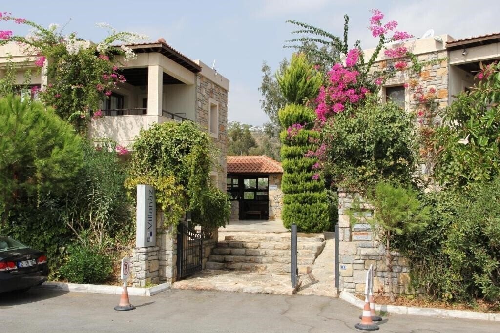 Вид Villanaz Apart Hotel 3*