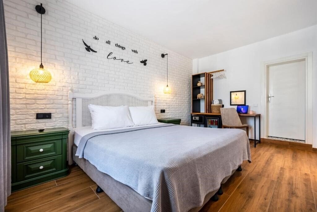 Апартаменты The Poyz Hotel Bodrum (ex. Villa Flora) 3*