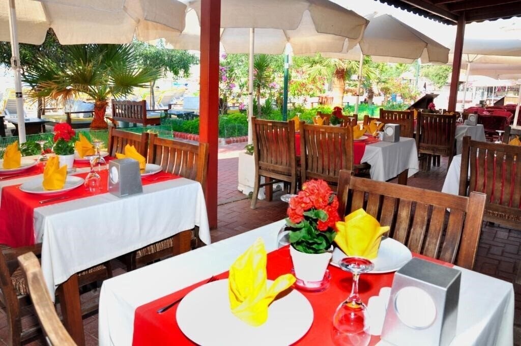 Территория Regal Hotel 2*