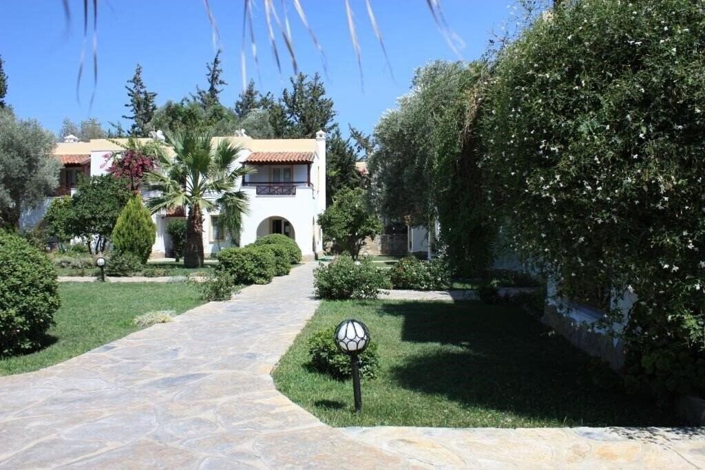 Апартаменти Toloman Hotel & Apartments 3*