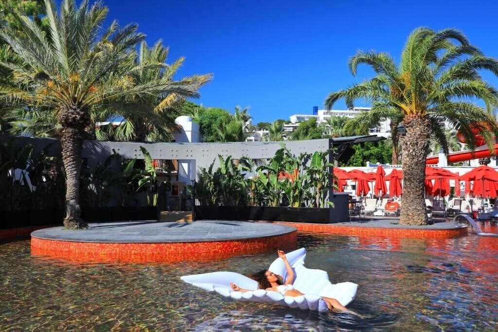 Панорама Very Chic Bodrum (ex. Very Chic Hotel, Magnific Hotel, Otium Senses Very Chic Hotel, Marvida Senses Very Chic, The Magnific) 5*