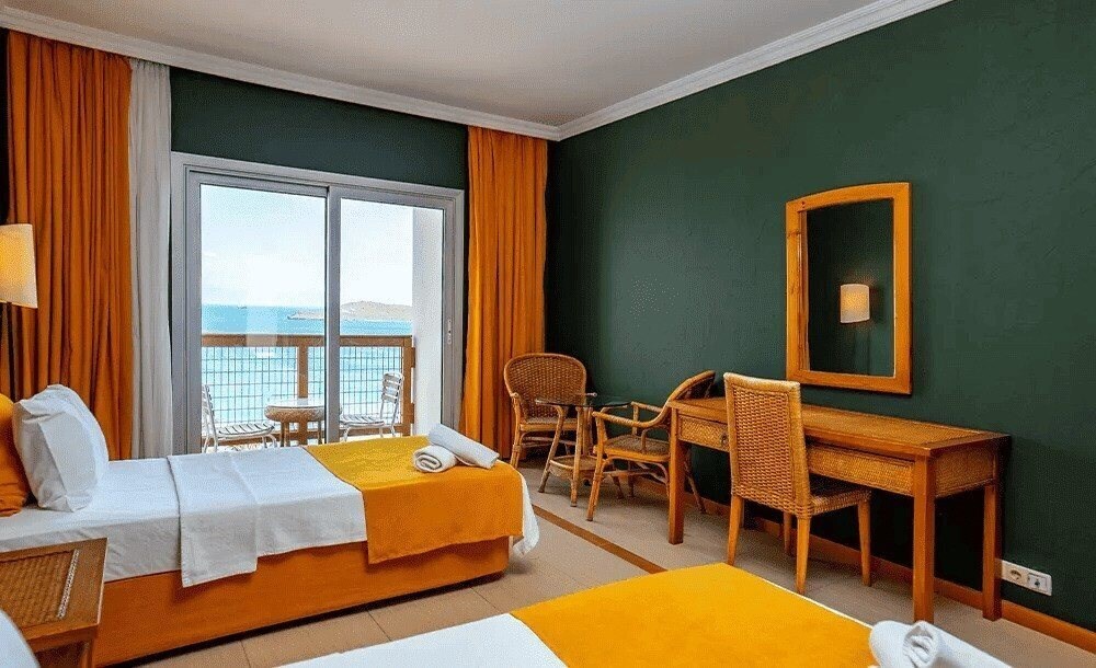 Панорама Jura Hotels Bodrum (ex. Middle Town Bodrum Beach Hotel, Prado Bodrum, Palmet Pharus Bodrum, Lighthouse Beach Hotel) 4*