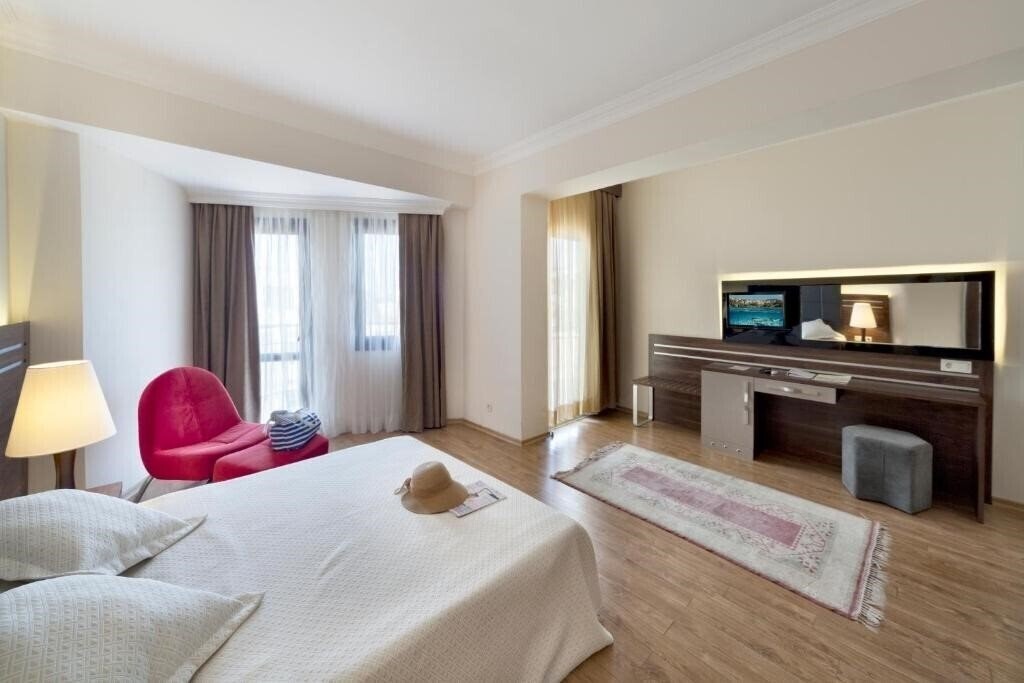 Територія Golden Age Bodrum Hotel (ex. Golden Age Bodrum Yalikavak Hotel, Golden Age) 4*