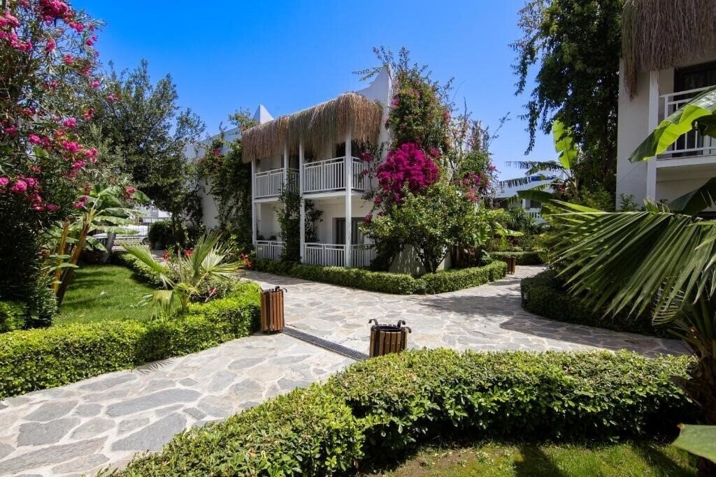 Апартаменти Yalipark Hotel 3*