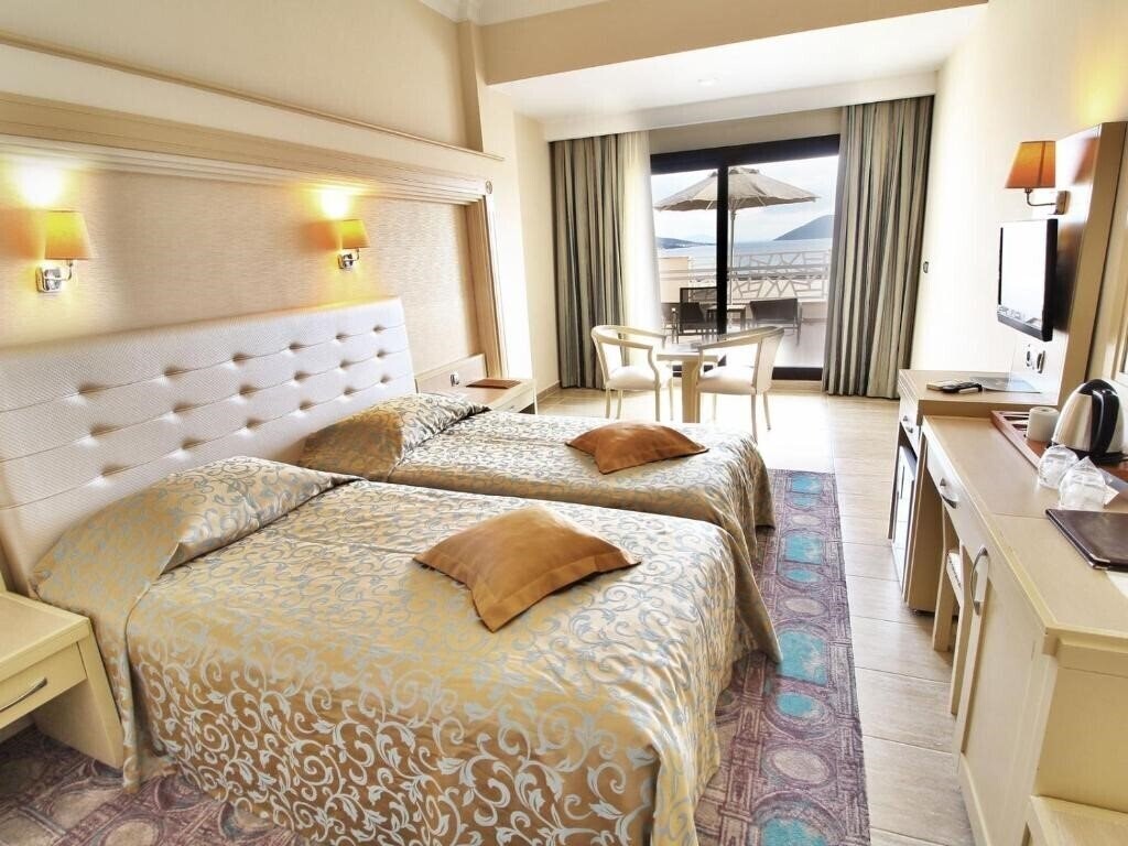 Вид Azka Hotel 5*