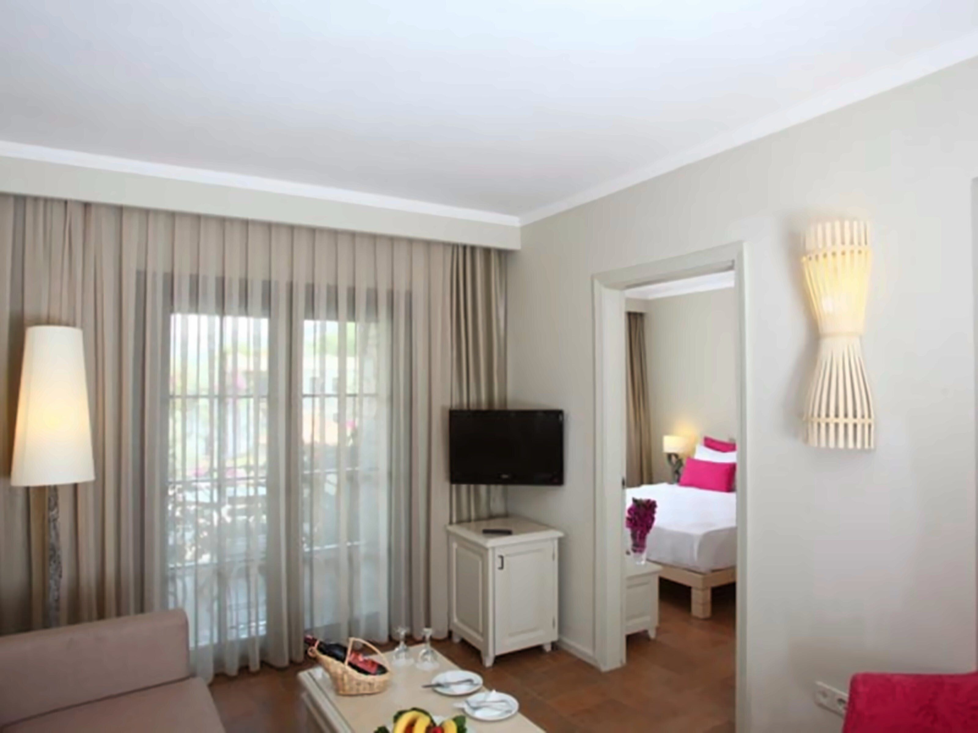 Картинка Zeytinada Hotel 4*