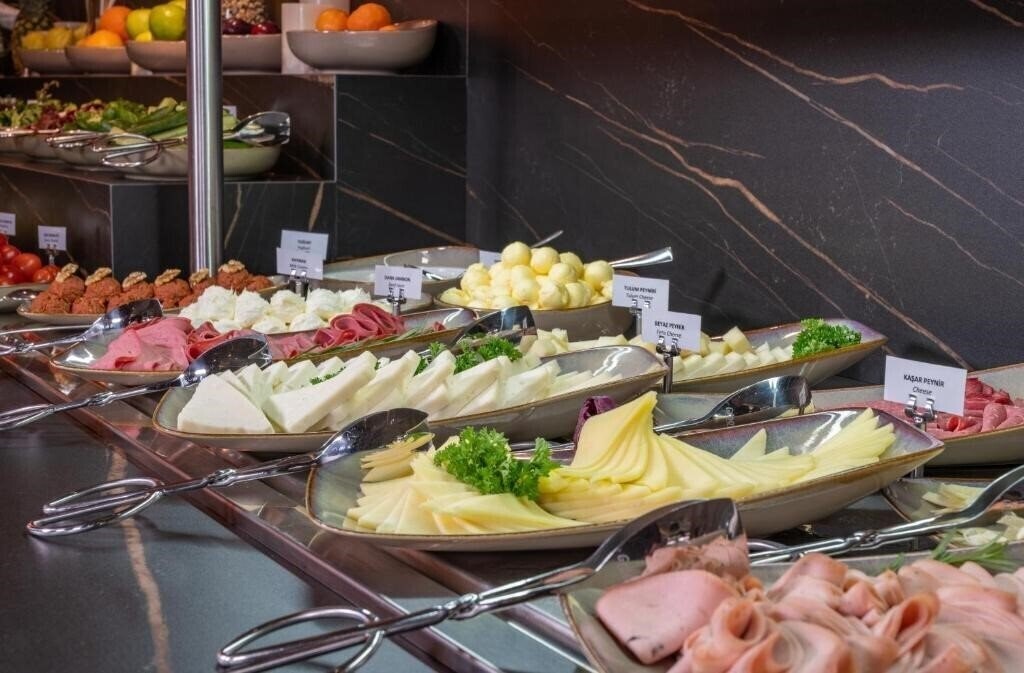 Панорама Levor Hotel 4*