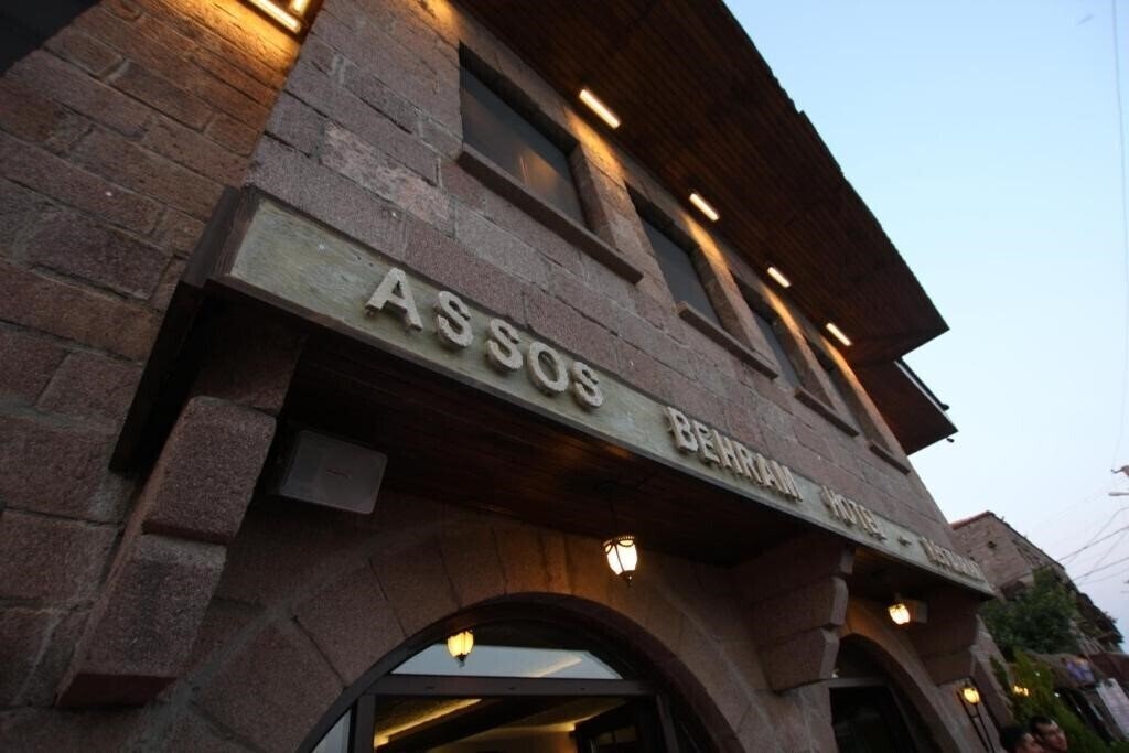 Апартаменти Assos Behram Hotel 1*