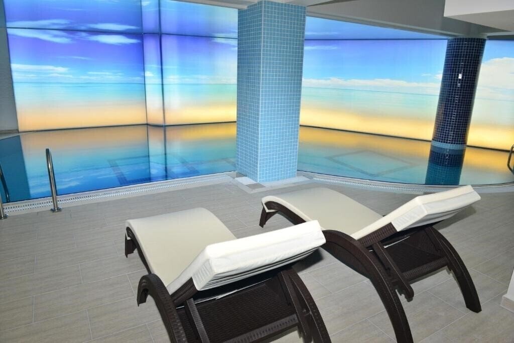 Апартаменти Parion Hotel 5*