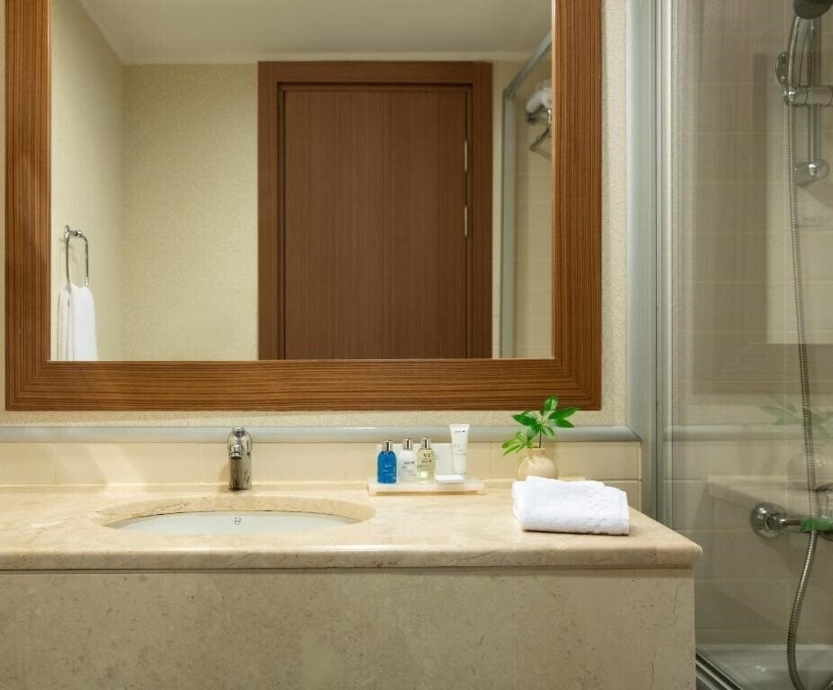 Территория Radisson Blu Resort & SPA Cesme (ex. Radisson Blu Hotel) 5*