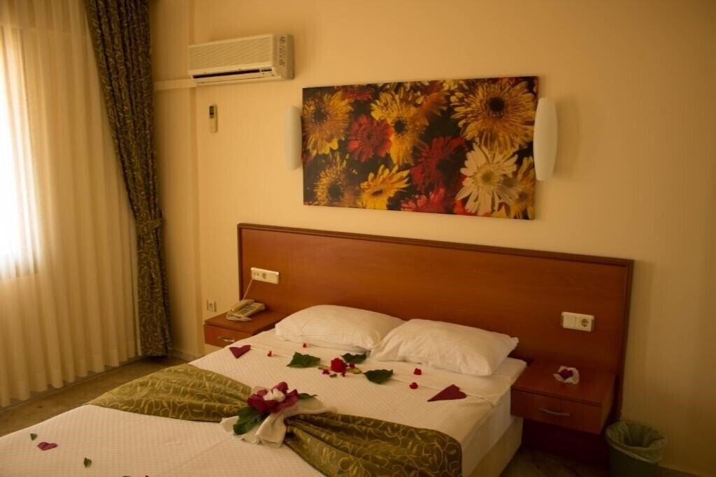 Панорама Lord Hotel 3*