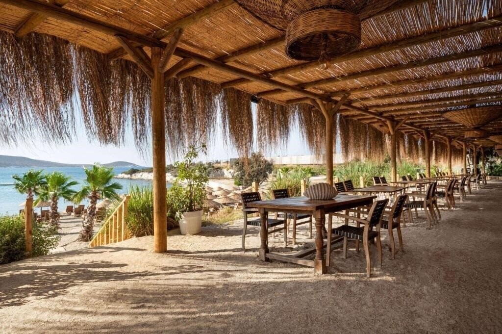 Территория Dolce by Wyndham Cesme Alacati (ex. Double Tree by Hilton Cesme Alacati Beach Resort, Porto Beach Resort Exclusive Alacati Boutique) 4*