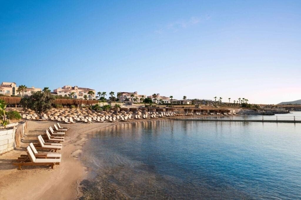 Панорама Dolce by Wyndham Cesme Alacati (ex. Double Tree by Hilton Cesme Alacati Beach Resort, Porto Beach Resort Exclusive Alacati Boutique) 4*