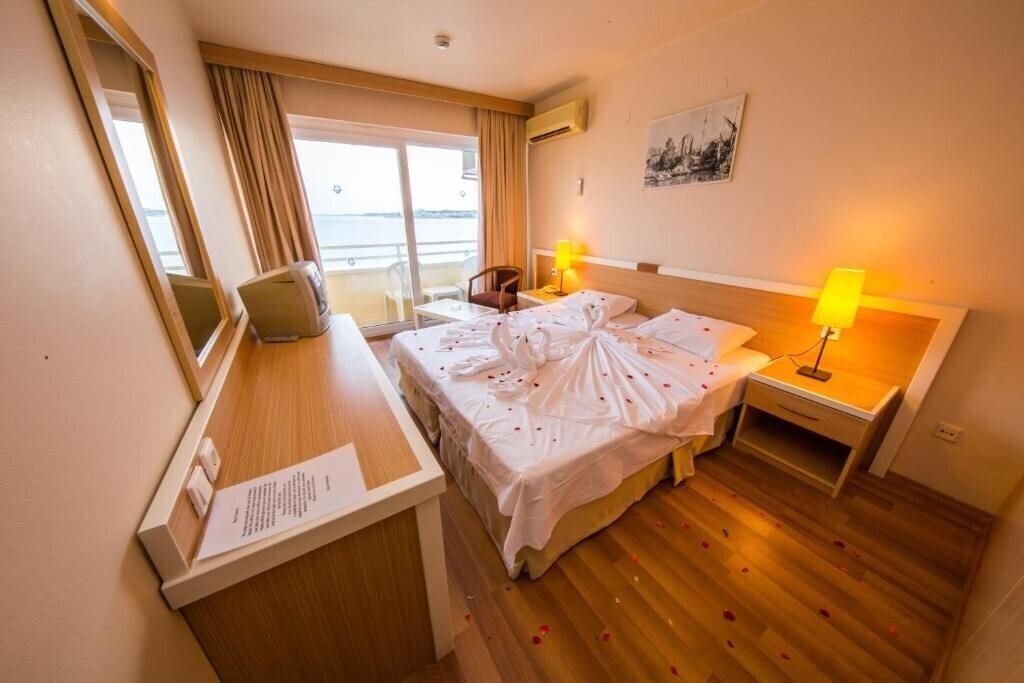 Фото Tuntas Beach Hotel (ex. Tuntas Suites) 3*