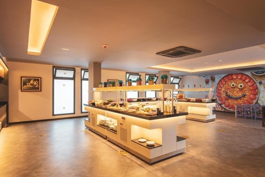 Панорама Orka World Hotel & Aquapark (ex. Orka World Hotel With Aqua Park, Orka World Hotel & Thema Park) 4*