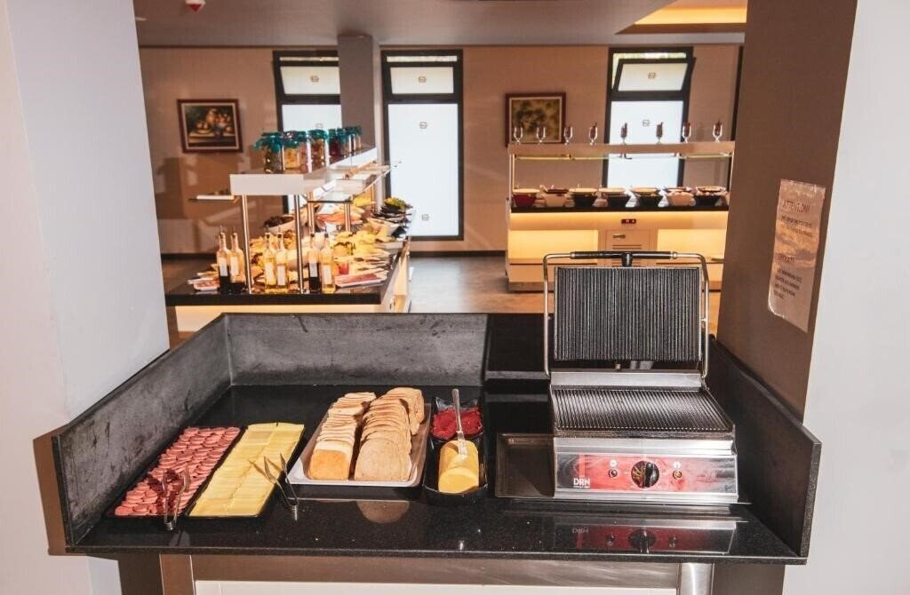 Вид Orka World Hotel & Aquapark (ex. Orka World Hotel With Aqua Park, Orka World Hotel & Thema Park) 4*