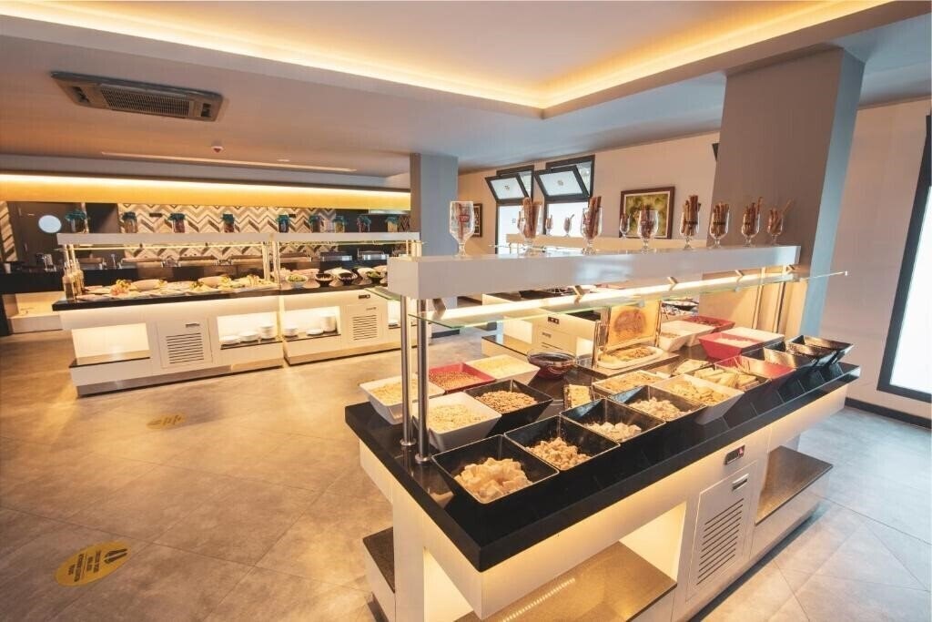 Территория Orka World Hotel & Aquapark (ex. Orka World Hotel With Aqua Park, Orka World Hotel & Thema Park) 4*