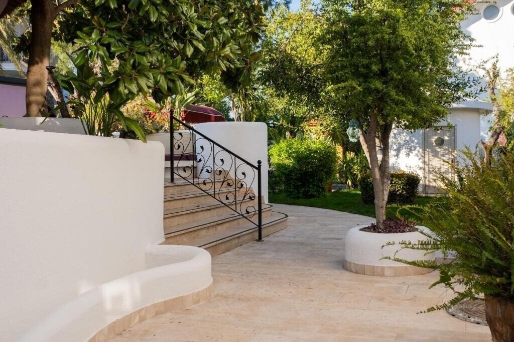 Територія The PineHill Hotel & Suites 3*