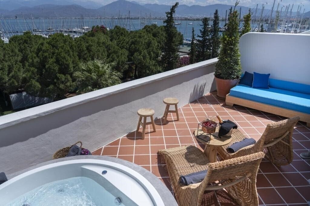 Апартаменты Yacht Boheme Hotel 4*